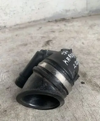 Skoda Karoq Turbo air intake inlet pipe/hose 5Q0129635