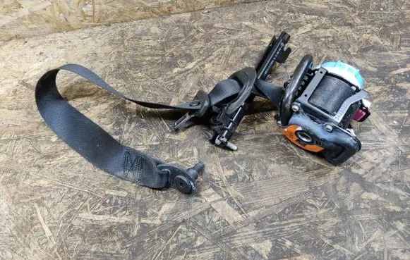 Mercedes-Benz B W246 W242 Front seatbelt A2468600285