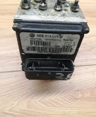 Volkswagen PASSAT B6 ABS Pump 15747502B 3C0614093M 15747702