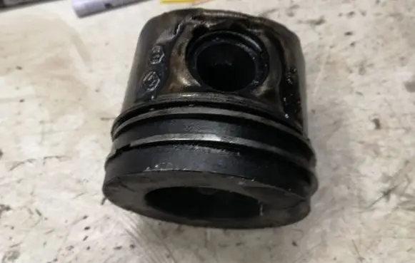 Nissan Qashqai+2 Piston 