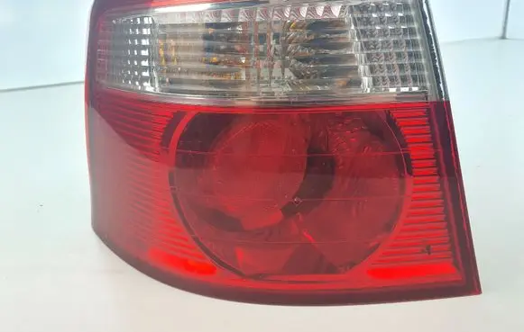 KIA Carens I Rear/tail lights