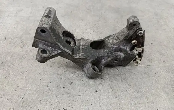 Opel Astra H Generator/alternator bracket 