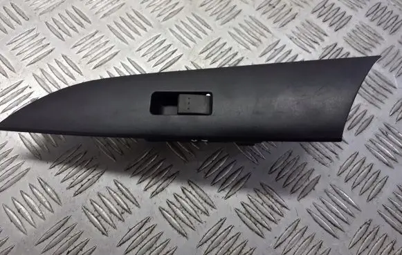 Mazda 3 I Quarter vent window switch 03123100