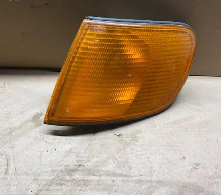 Audi A6 S6 C4 4A Front indicator light 137983