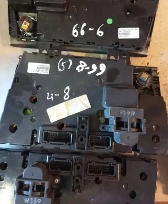 Volvo XC90 Climate control unit 8697137