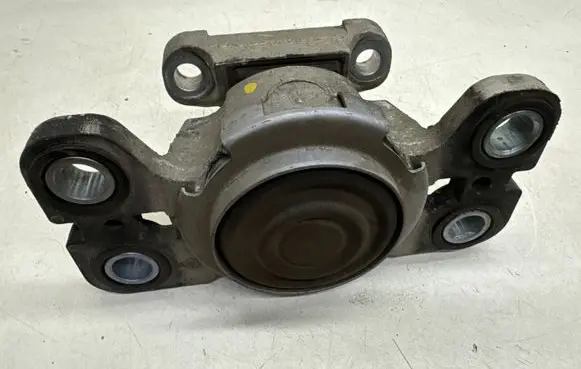 Volvo XC70 Engine mount bracket 6G927M121NF