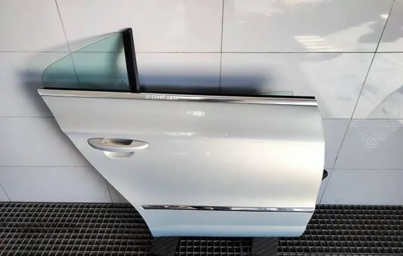 Volkswagen PASSAT CC Rear door 