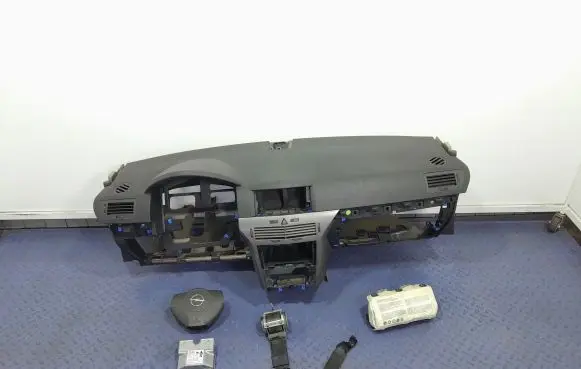 Opel Astra H Dashboard