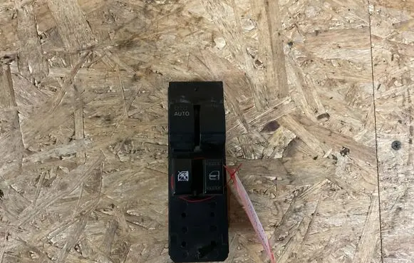 Suzuki SX4 Electric window control switch 