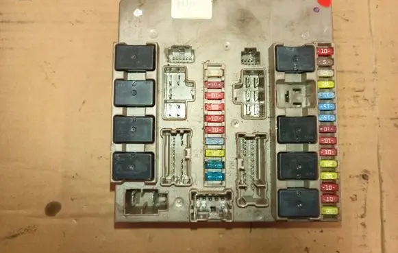 Renault Clio III Fuse module 