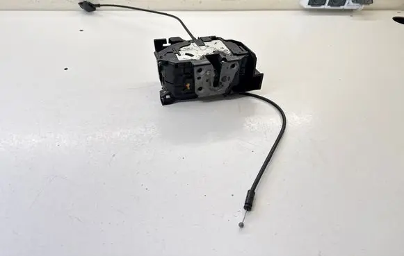 Renault Master III Front door lock 80502001