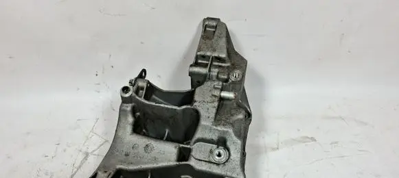 Mercedes-Benz SLK R170 A/C compressor mount bracket A1112361330 11236133