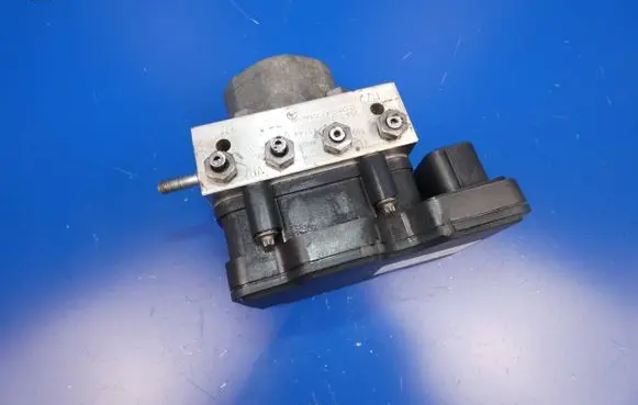 Mercedes-Benz GLA W156 ABS Pump A0094316812