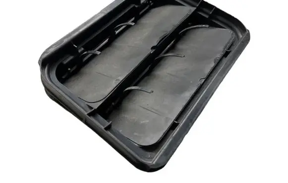 Quarter panel pressure vent