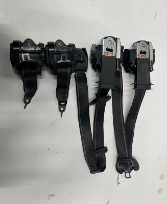 BMW i4 Set of seat belts 