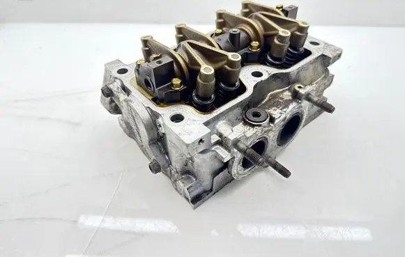 Subaru Legacy Engine head