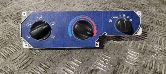 Honda HR-V Climate control unit 8L04