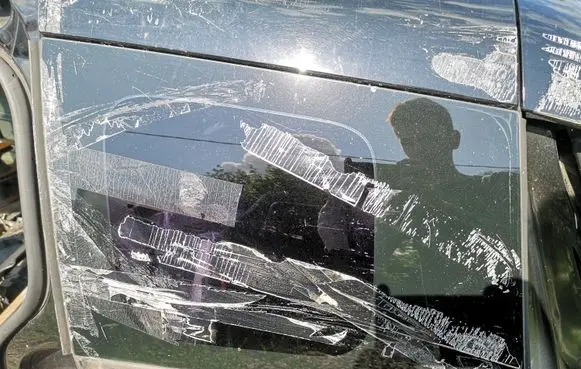 Mazda 5 Rear side window