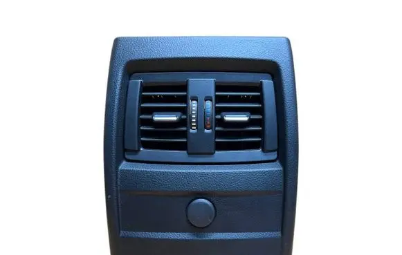 Rear air vent grill