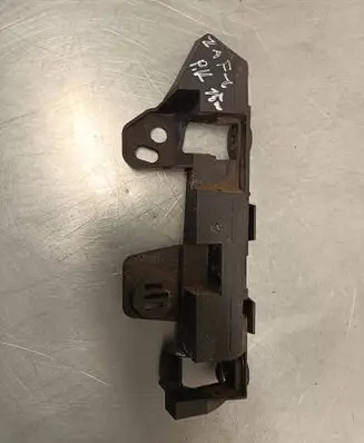 Opel Zafira C Front bumper mounting bracket 13356870 000193235