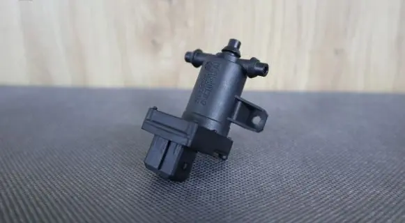 Mercedes-Benz SLK R170 Vacuum pump 2028000178 A2028000178