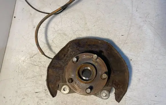 Toyota Prius (NHW20) Front wheel hub
