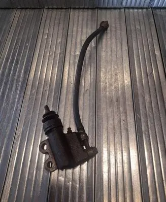 Nissan X-Trail T30 Clutch slave cylinder 