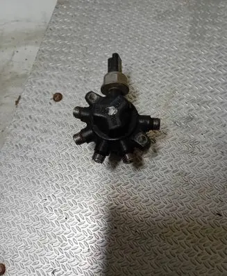 Ford Galaxy Fuel distributor 4m5q9d280db 8008Z06 5080706
