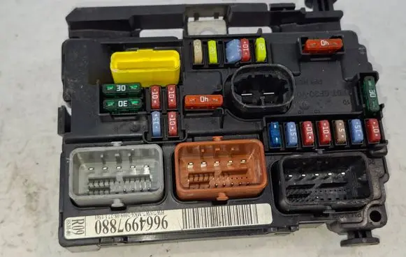 Citroen C3 Picasso Fuse module 9664997880