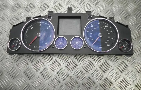 Volkswagen Touareg I Speedometer (instrument cluster) 7L6920980S