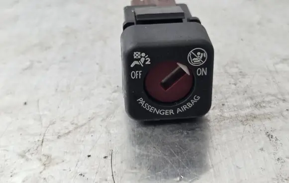 Opel Combo E Passenger airbag on/off switch 9641391277