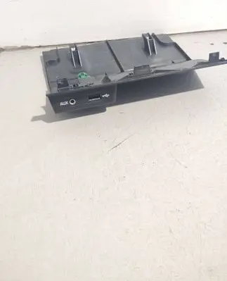 Skoda Octavia Mk3 (5E) USB socket connector 5E2857367B 8L11844