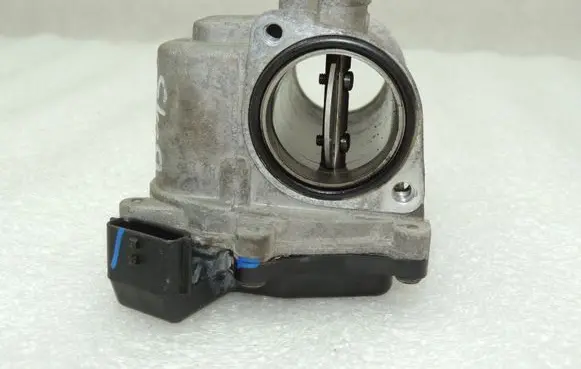 Dacia Duster Throttle body valve 8200614985