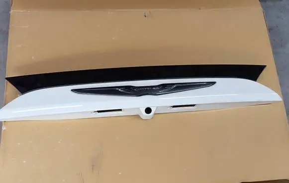 Chrysler Pacifica Trunk door license plate light bar 5RL88TRMA