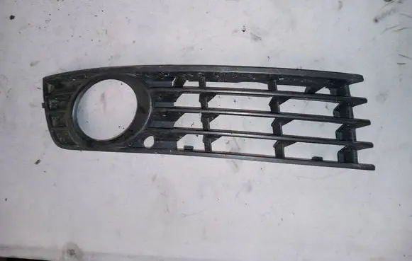Audi A4 S4 B6 8E 8H Front bumper lower grill 8E0807682