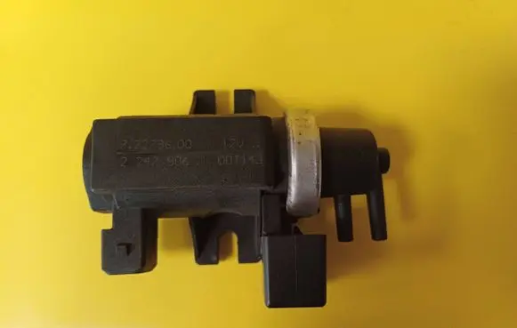 BMW 5 E39 Turbo solenoid valve 72279600 2247906