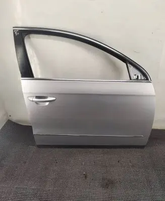 Volkswagen PASSAT B6 Front door LA7W
