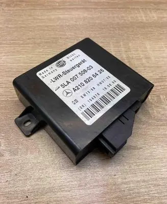Mercedes-Benz E W210 Light module LCM A2108206426 5LA00750803 Q03