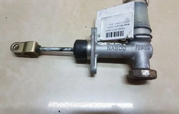 Mitsubishi Pajero Sport I Master brake cylinder