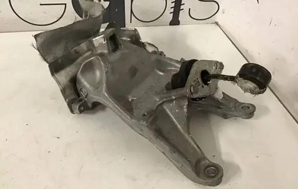 Audi Q3 F3 Engine mounting bracket 4M0199308