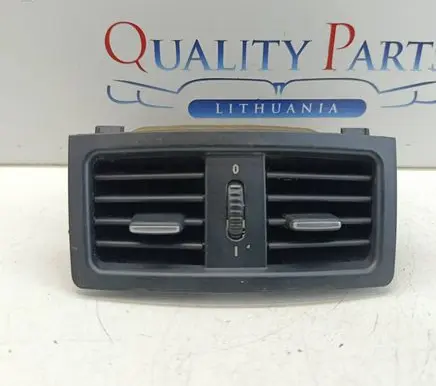 BMW 5 E60 E61 Rear air vent grill 7129556