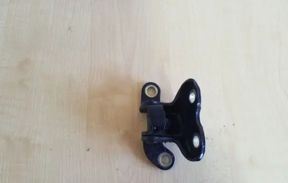 Toyota Avensis T250 Rear door upper hinge