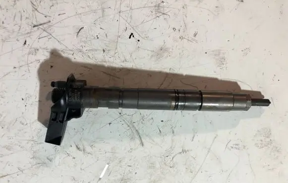 Audi A4 S4 B8 8K Fuel injector 0445116030 03L130277