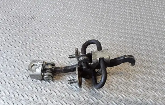 Opel Vectra C Rear door check strap stopper