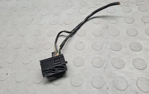 BMW 7 E38 Headlight/headlamp wiring loom/harness 8352566