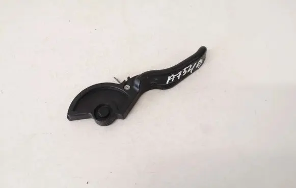 Opel Meriva A Engine bonnet (hood) release handle 13128231