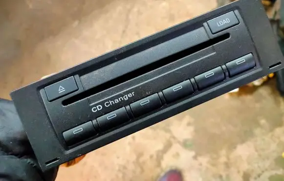 Audi A4 S4 B7 8E 8H CD/DVD changer 