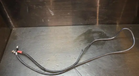 Positive cable (battery)