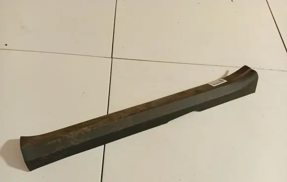 Front sill trim cover