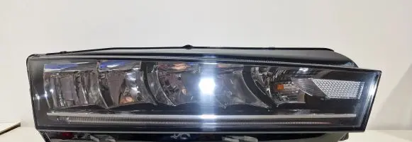 Skoda Octavia Mk4 Headlight/headlamp 5E8941016